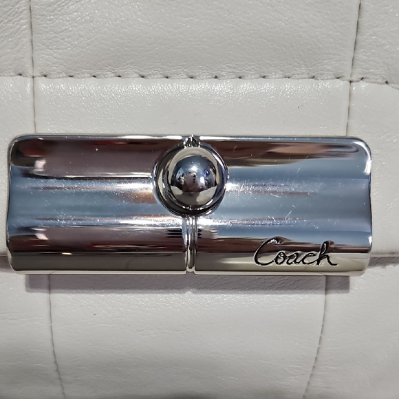 Elegant White Leather Shoulder Bag with Silver Details Price comes with wallet!! - Picture 2 of 5